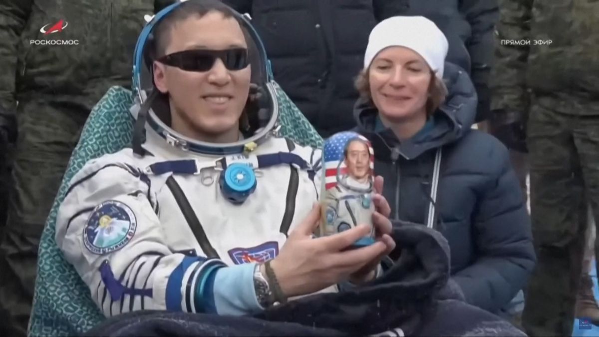 Astronauti se vrátili z ISS, Američan dostal vlastní matrjošku